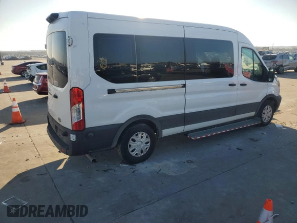 2022 Ford Transit Passenger XL z VIN 1FBAX2C81NKA26006, wystawiony jako Copart lot #43716065 z przebiegiem 40 223 mil mil oraz Szkody całkowita. Historia ofert i sprzedaży dostępna na DreamBid. Obrazek 3.
