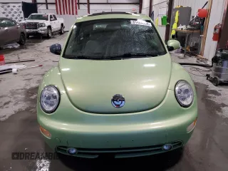 2005 Volkswagen New Beetle Coupe GLS with VIN 3VWCR31C85M406736, listed as a Copart auction lot 81484354 with 215,530 mi miles and Salvage Title. Bid and sale history available at carsss.com. Image 5.