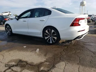 2022 Volvo S60 Momentum with VIN 7JRL12TZ1NG155866, listed as a Copart auction lot 72074204 with 21,810 mi miles and Salvage Title. Bid and sale history available at carsss.com. Image 2.
