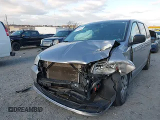 2018 Dodge Grand Caravan SE z VIN 2C4RDGBG9JR364276, wystawiony jako IAAI lot #41343237 z przebiegiem 110 893 mil mil oraz . Historia ofert i sprzedaży dostępna na DreamBid. Obrazek 6.