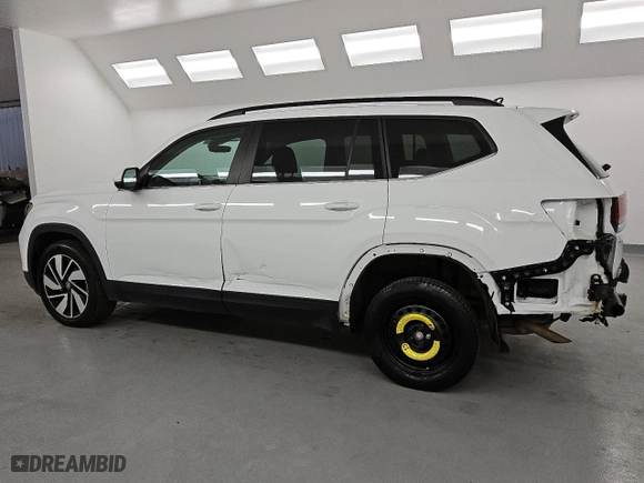 2024 Volkswagen Atlas 2.0T SE w/Technology with VIN 1V2HR2CA1RC543277, listed as a Copart auction lot 50930205 with 35,141 mi miles and Clean Title. Bid and sale history available at carsss.com. Image 2.