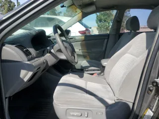 2004 Toyota Camry LE z VIN 4T1BE32K34U881717, wystawiony jako Copart lot #53731565 z przebiegiem Nie podano mil oraz Szkoda całkowita • Salvage title. Historia ofert i sprzedaży dostępna na DreamBid. Obrazek 7.