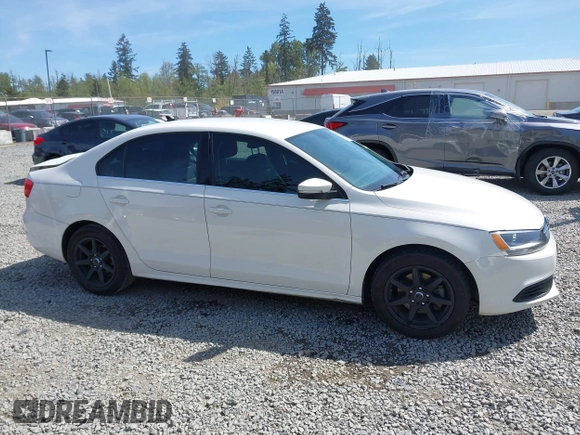 2013 Volkswagen Jetta TDI w/Premium с VIN 3VWLL7AJXDM388780, выставлен на аукционе IAAI как лот 42167972 с пробегом 189 950 миль миль и . История ставок и продаж доступна на DreamBid. Изображение 13.