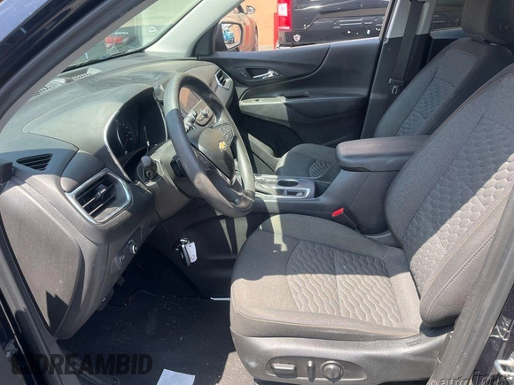 2020 Chevrolet Equinox LT z VIN 3GNAXJEVXLS729413, wystawiony jako IAAI lot #42495749 z przebiegiem 61 771 mil mil oraz . Historia ofert i sprzedaży dostępna na DreamBid. Obrazek 1.