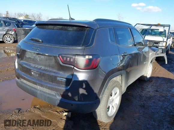 2019 Jeep Compass Latitude with VIN 3C4NJDBB4KT597331, listed as a IAAI auction lot 41664673 with 98,042 mi miles. Bid and sale history available at carsss.com. Image 4.