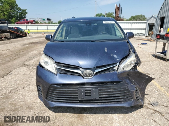 2018 Toyota Sienna LE Auto Access Seat with VIN 5TDKZ3DC5JS937221, listed as a Copart auction lot 59595765 with 118,790 mi miles and Salvage title. Bid and sale history available at DreamBid. Image 5.
