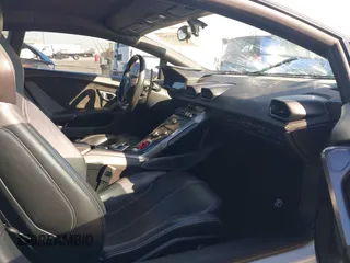 2015 Lamborghini Huracan z VIN ZHWUC1ZF8FLA03249, wystawiony jako IAAI lot #40731247 z przebiegiem 11 871 mil mil oraz . Historia ofert i sprzedaży dostępna na DreamBid. Obrazek 5.