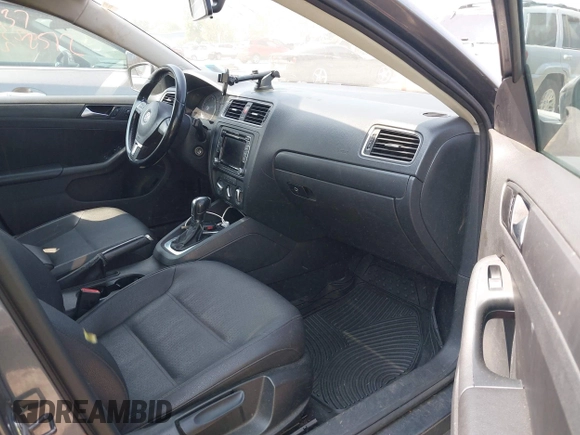 2012 Volkswagen Jetta SE с VIN 3VWDP7AJ3CM309148, выставлен на аукционе IAAI как лот 42417795 с пробегом 136 449 миль миль и . История ставок и продаж доступна на DreamBid. Изображение 5.