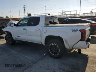 2024 Toyota Tacoma SR5 z VIN 3TMLB5JN0RM008107, wystawiony jako Copart lot #55326695 z przebiegiem 12 722 mil mil oraz Szkoda całkowita • Salvage title. Historia ofert i sprzedaży dostępna na DreamBid. Obrazek 2.
