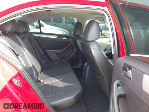 2014 Volkswagen Jetta Sedan SE w/Connectivity with VIN 3VWD07AJ8EM433021, listed as a IAAI auction lot 41695648 with 186,984 mi miles. Bid and sale history available at carsss.com. Image 8.