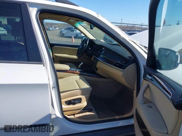 2008 BMW X5 3.0si with VIN 5UXFE43528L023170, listed as a IAAI auction lot 41892624 with 154,544 mi miles. Bid and sale history available at carsss.com. Image 5.