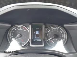 2023 Toyota Tacoma SR z VIN 3TMCZ5AN4PM548729, wystawiony jako IAAI lot #42078723 z przebiegiem 30 966 mil mil oraz . Historia ofert i sprzedaży dostępna na DreamBid. Obrazek 7.