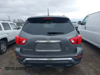 2018 Nissan Pathfinder S z VIN 5N1DR2MM3JC661596, wystawiony jako IAAI lot #41829093 z przebiegiem 115 446 mil mil oraz . Historia ofert i sprzedaży dostępna na DreamBid. Obrazek 17.