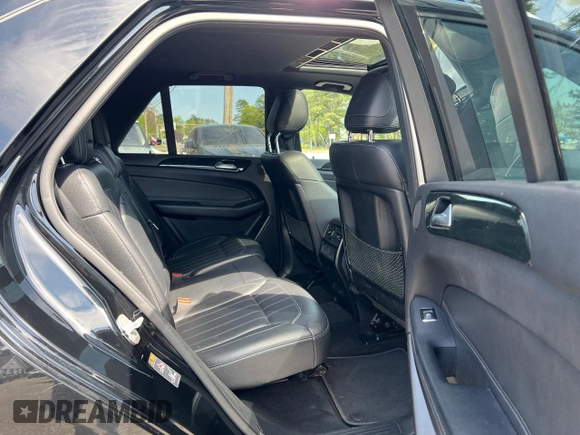 2018 Mercedes-Benz GLE 350 z VIN 4JGDA5JB4JB033015, wystawiony jako Copart lot #57177215 z przebiegiem 176 832 mil mil oraz Czysty tytuł • Clean title. Historia ofert i sprzedaży dostępna na DreamBid. Obrazek 6.
