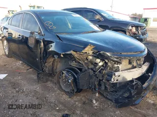 2015 Nissan Altima S z VIN 1N4AL3AP1FC180000, wystawiony jako IAAI lot #41099267 z przebiegiem 177 730 mil mil oraz . Historia ofert i sprzedaży dostępna na DreamBid. Obrazek 1.