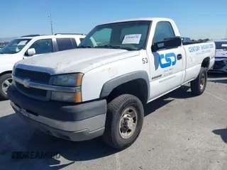 2004 Chevrolet Silverado 2500 z VIN 1GBHC24U64E349020, wystawiony jako IAAI lot #41840530 z przebiegiem 341 184 mil mil oraz . Historia ofert i sprzedaży dostępna na DreamBid. Obrazek 2.