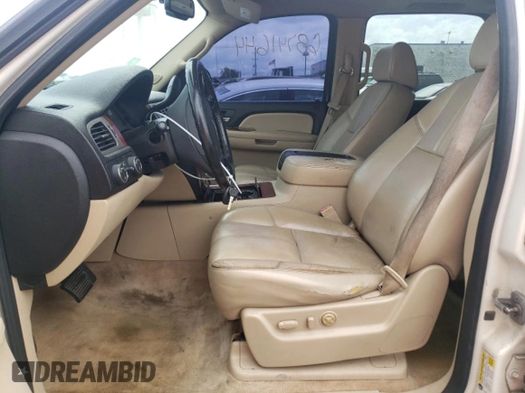 2008 Chevrolet Suburban LT w/2LT with VIN 1GNFK16328R193634, listed as a Copart auction lot 68741644 with 265,320 mi miles and Salvage Title. Bid and sale history available at carsss.com. Image 7.