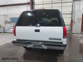 1996 Chevrolet Tahoe with VIN 1GNEK13R5TJ341299, listed as a IAAI auction lot 41713489 with 251,990 mi miles. Bid and sale history available at carsss.com. Image 16.