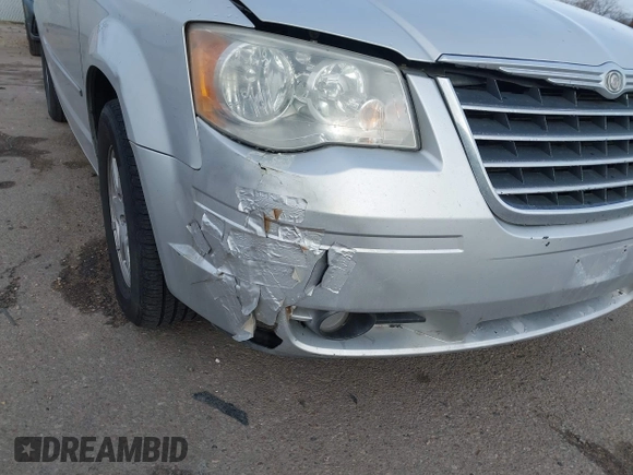 2010 Chrysler Town & Country Touring with VIN 2A4RR5D13AR346526, listed as a IAAI auction lot 41847699 with 271,266 mi miles. Bid and sale history available at carsss.com. Image 6.