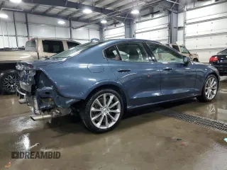 2019 Volvo S60 Momentum with VIN 7JRA22TK1KG001516, listed as a Copart auction lot 82904434 with 33,912 mi miles and Salvage Title. Bid and sale history available at carsss.com. Image 3.
