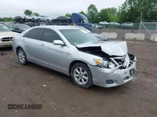 2011 Toyota Camry LE z VIN 4T4BF3EKXBR218625, wystawiony jako IAAI lot #42343373 z przebiegiem 177 378 mil mil oraz . Historia ofert i sprzedaży dostępna na DreamBid. Obrazek 1.