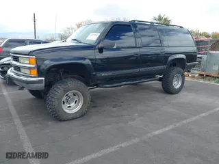 1999 Chevrolet Suburban with VIN 3GNFK16R6XG252736, listed as a IAAI auction lot 41897003 with 140,081 mi miles. Bid and sale history available at carsss.com. Image 2.