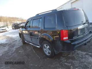 2009 Honda Pilot EX-L with VIN 5FNYF48649B026889, listed as a IAAI auction lot 41643289 with 121,511 mi miles and . Bid and sale history available at carsss.com. Image 3.