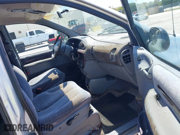2000 Chrysler Town & Country LX с VIN 1C4GP44G2YB633690, выставлен на аукционе IAAI как лот 42025934 с пробегом Не указан миль и . История ставок и продаж доступна на DreamBid. Изображение 5.
