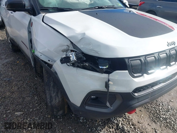 2022 Jeep Compass Trailhawk z VIN 3C4NJDDB7NT226018, wystawiony jako IAAI lot #40929794 z przebiegiem 25 702 mil mil oraz . Historia ofert i sprzedaży dostępna na DreamBid. Obrazek 6.