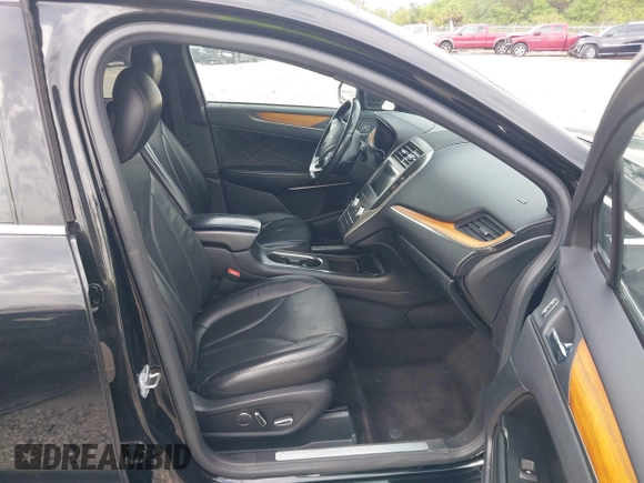 2017 Lincoln MKC Reserve with VIN 5LMCJ3D91HUL14029, listed as a IAAI auction lot 42209334 with 122,853 mi miles and . Bid and sale history available at DreamBid. Image 5.