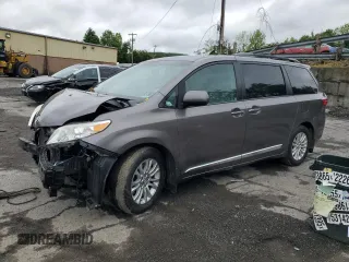 2015 Toyota Sienna XLE z VIN 5TDYK3DC4FS659692, wystawiony jako Copart lot #57248355 z przebiegiem 121 644 mil mil oraz Szkoda całkowita • Salvage title. Historia ofert i sprzedaży dostępna na DreamBid. Obrazek 1.