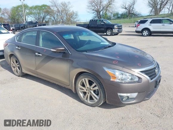2013 Nissan Altima SV z VIN 1N4BL3AP4DN567890, wystawiony jako IAAI lot #42128612 z przebiegiem 169 491 mil mil oraz . Historia ofert i sprzedaży dostępna na DreamBid. Obrazek 1.