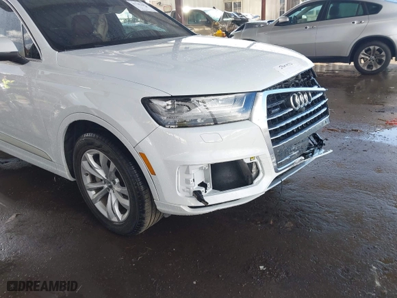 2018 Audi Q7 Premium Plus with VIN WA1LAAF73JD015035, listed as a IAAI auction lot 41782603 with 100,610 mi miles. Bid and sale history available at carsss.com. Image 18.