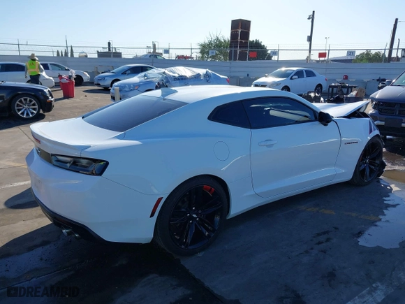 2018 Chevrolet Camaro 2LT with VIN 1G1FD1RS7J0160296, listed as a IAAI auction lot 41359225 with 35,431 mi miles. Bid and sale history available at carsss.com. Image 4.