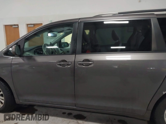 2013 Toyota Sienna XLE AAS with VIN 5TDYK3DC5DS355798, listed as a IAAI auction lot 41884055 with 135,032 mi miles. Bid and sale history available at carsss.com. Image 14.