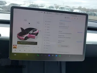 2023 Tesla Model 3 z VIN 5YJ3E1EA8PF671613, wystawiony jako IAAI lot #41737438 z przebiegiem 21 405 mil mil oraz . Historia ofert i sprzedaży dostępna na DreamBid. Obrazek 18.