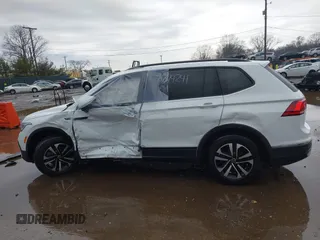 2024 Volkswagen Tiguan S z VIN 3VVFB7AX2RM092023, wystawiony jako IAAI lot #41894241 z przebiegiem 10 395 mil mil oraz . Historia ofert i sprzedaży dostępna na DreamBid. Obrazek 15.