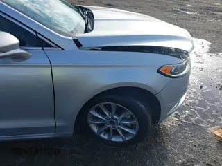 2017 Ford Fusion SE z VIN 3FA6P0HD4HR118826, wystawiony jako IAAI lot #40743513 z przebiegiem 130 038 mil mil oraz . Historia ofert i sprzedaży dostępna na DreamBid. Obrazek 19.