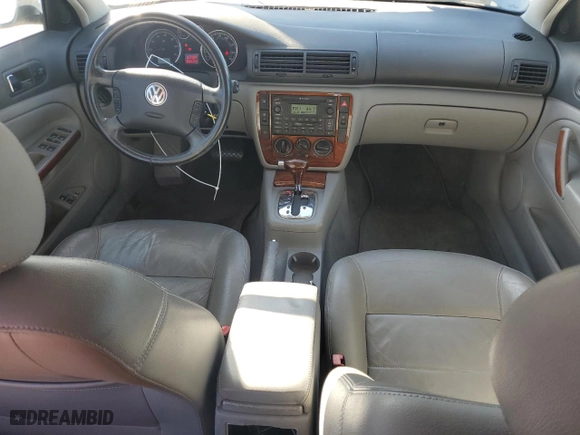 2005 Volkswagen Passat Sedan GLS with VIN WVWAD63B85P027826, listed as a Copart auction lot 43092035 with 84,418 mi miles and Salvage Title. Bid and sale history available at carsss.com. Image 8.