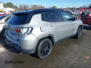 2022 Jeep Compass Latitude with VIN 3C4NJCBB9NT187946, listed as a IAAI auction lot 41675926 with 25,506 mi miles and . Bid and sale history available at carsss.com. Image 4.