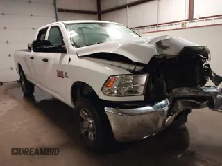 2015 Ram 2500 Tradesman z VIN 3C6UR5HL1FG553691, wystawiony jako IAAI lot #41331611 z przebiegiem 173 999 mil mil oraz . Historia ofert i sprzedaży dostępna na DreamBid. Obrazek 1.