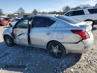 2013 Nissan Versa S Plus z VIN 3N1CN7AP3DL878245, wystawiony jako Copart lot #42694715 z przebiegiem 160 571 mil mil oraz Szkoda całkowita • Salvage title. Historia ofert i sprzedaży dostępna na DreamBid. Obrazek 2.