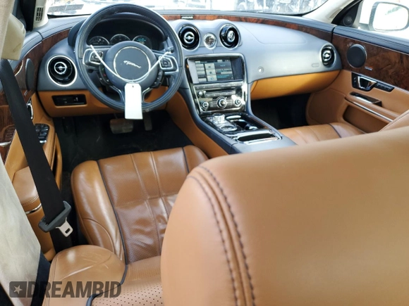 2015 Jaguar XJ Portfolio z VIN SAJWJ2GD5F8V77355, wystawiony jako Copart lot #47214835 z przebiegiem 73 202 mil mil oraz Szkoda całkowita • Salvage title. Historia ofert i sprzedaży dostępna na DreamBid. Obrazek 8.