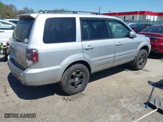 2008 Honda Pilot SE with VIN 5FNYF18338B036073, listed as a IAAI auction lot 42069377 with 191,324 mi miles. Bid and sale history available at carsss.com. Image 4.