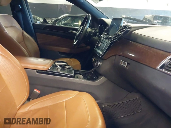 2019 Mercedes-Benz GLE 43 AMG z VIN 4JGED6EB2KA137456, wystawiony jako IAAI lot #41743235 z przebiegiem 81 210 mil mil oraz . Historia ofert i sprzedaży dostępna na DreamBid. Obrazek 5.