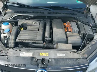 2013 Volkswagen Jetta Hybrid SE with VIN 3VW637AJ8DM238647, listed as a IAAI auction lot 42733019 with 170,045 mi miles and . Bid and sale history available at DreamBid. Image 14.
