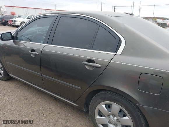 2009 Kia Optima LX with VIN KNAGE228X95299444, listed as a IAAI auction lot 41953241 with 201,170 mi miles. Bid and sale history available at carsss.com. Image 15.