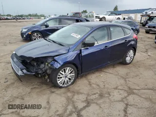 2017 Ford Focus Titanium z VIN 1FADP3N22HL331770, wystawiony jako Copart lot #66701965 z przebiegiem 122 307 mil mil oraz Czysty tytuł • Clean title. Historia ofert i sprzedaży dostępna na DreamBid. Obrazek 1.