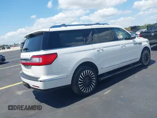 2018 Lincoln Navigator Black Label z VIN 5LMJJ3TT0JEL13071, wystawiony jako IAAI lot #42308766 z przebiegiem 62 903 mil mil oraz . Historia ofert i sprzedaży dostępna na DreamBid. Obrazek 4.
