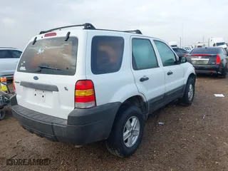 2007 Ford Escape XLS with VIN 1FMYU02Z57KB37979, listed as a IAAI auction lot 41372201 with 172,037 mi miles. Bid and sale history available at carsss.com. Image 4.